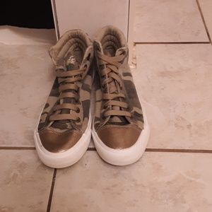 Army print mid High shoes